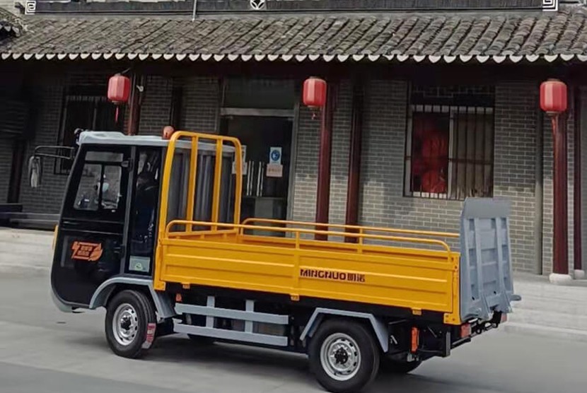 江蘇栟茶古鎮(zhèn)文化旅游發(fā)展有限公司環(huán)衛(wèi)車.jpg